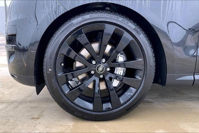 New 2025 Land Rover Range Rover Sport SE image 15