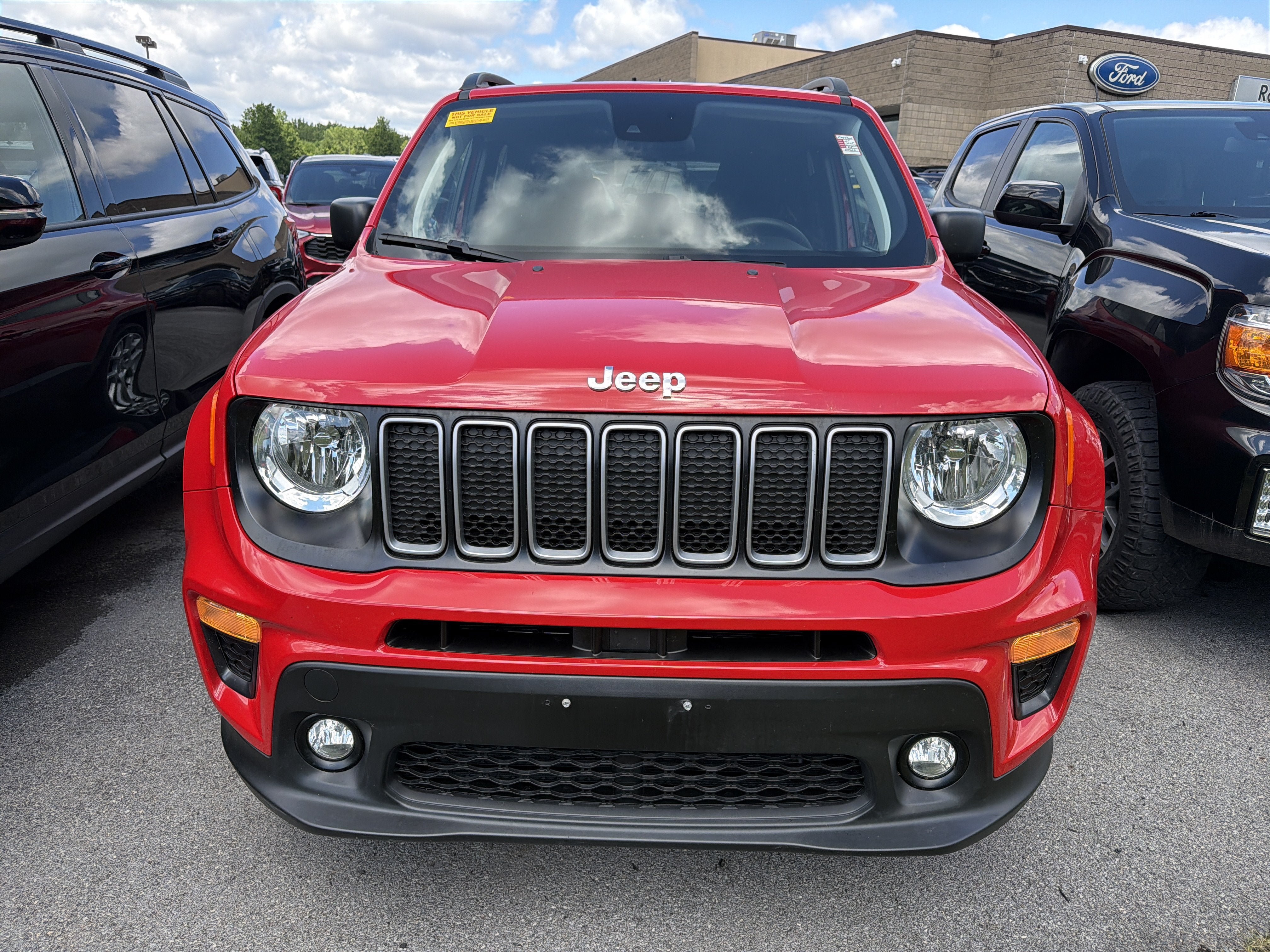 Used 2022 Jeep Renegade Latitude AWD/4WD image 3