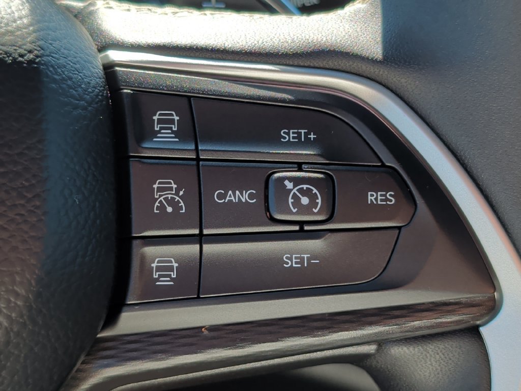 Used 2025 Jeep Grand Cherokee Altitude AWD/4WD image 13