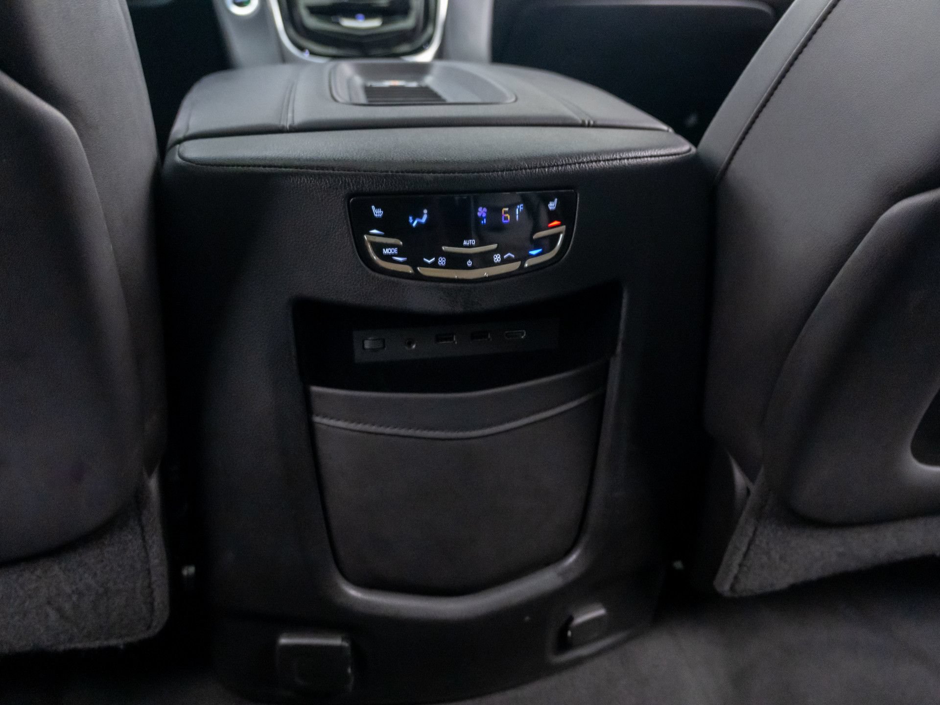 Used 2019 Cadillac Escalade Luxury AWD/4WD image 20