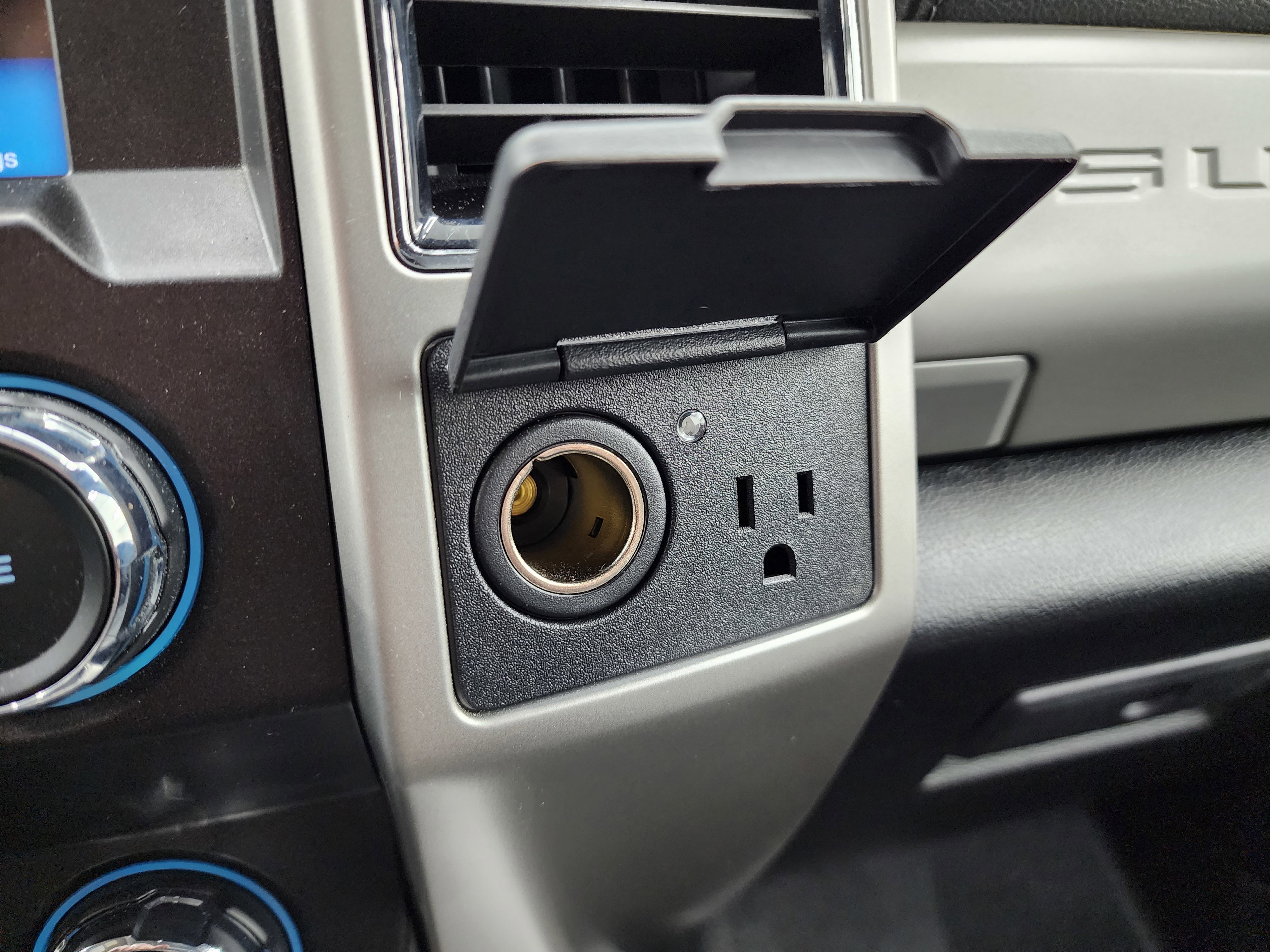 Used 2019 Ford F350 Lariat w/ Chrome Package image 56