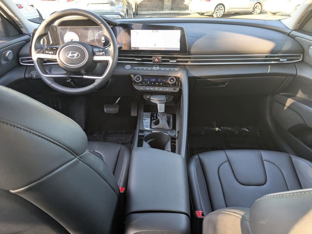 Used 2025 Hyundai Elantra Limited image 29
