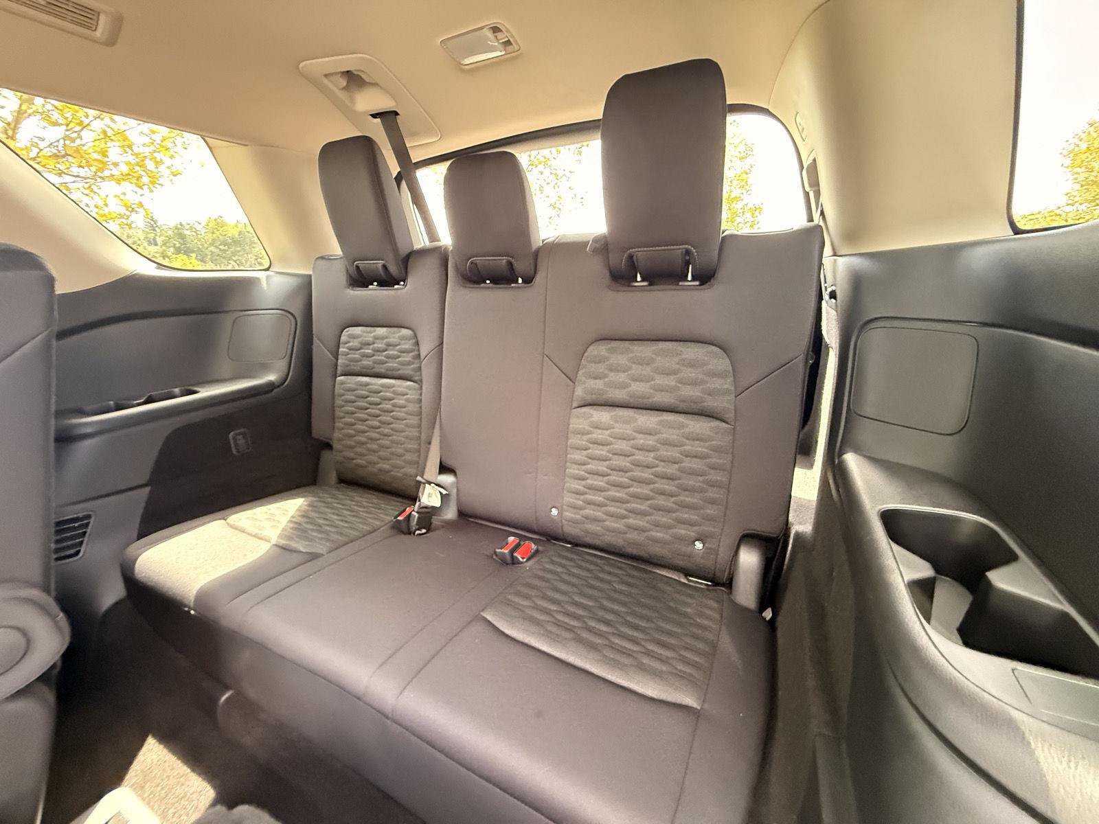 Used 2024 Nissan Pathfinder SV w/ SV Premium Package AWD/4WD image 18