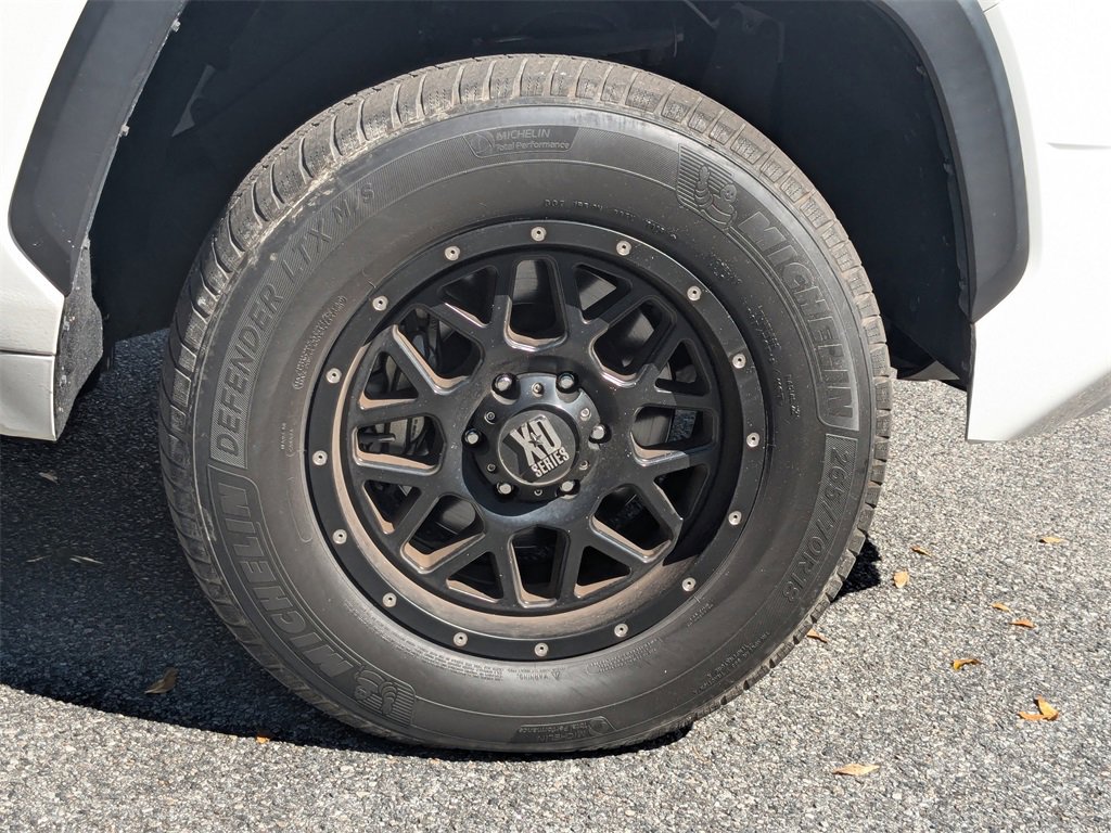 Used 2022 Toyota Tundra SR5 w/ SR5 Convenience Package image 11