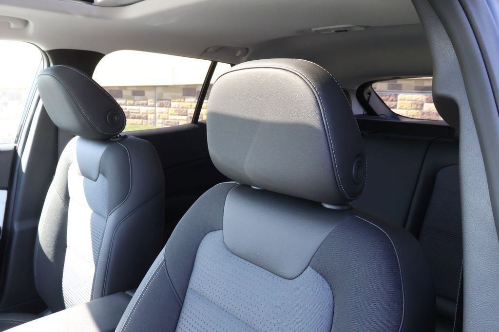 New 2026 Chevrolet Trax LT w/ Sunroof Package FWD image 15
