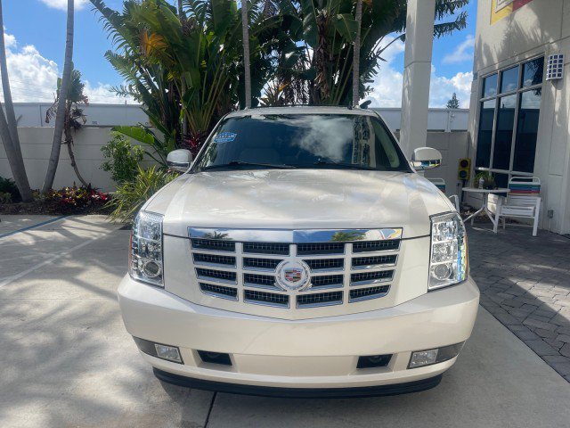 Used 2013 Cadillac Escalade 2WD image 3