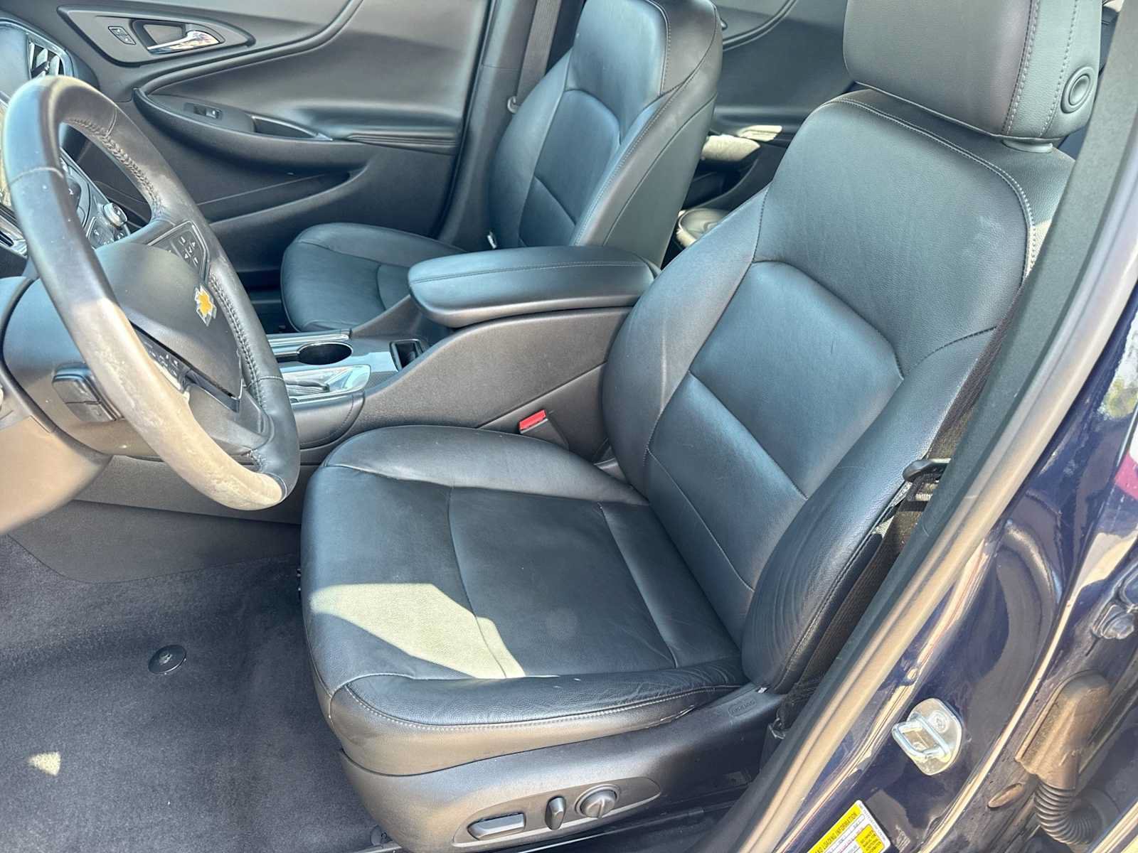 Used 2017 Chevrolet Malibu LT w/ Leather Package FWD image 15