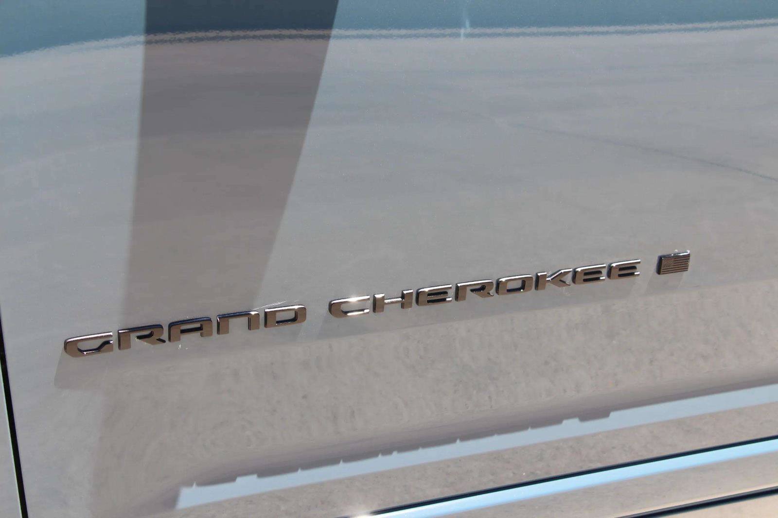 Used 2026 Jeep Grand Cherokee L Summit AWD/4WD image 10