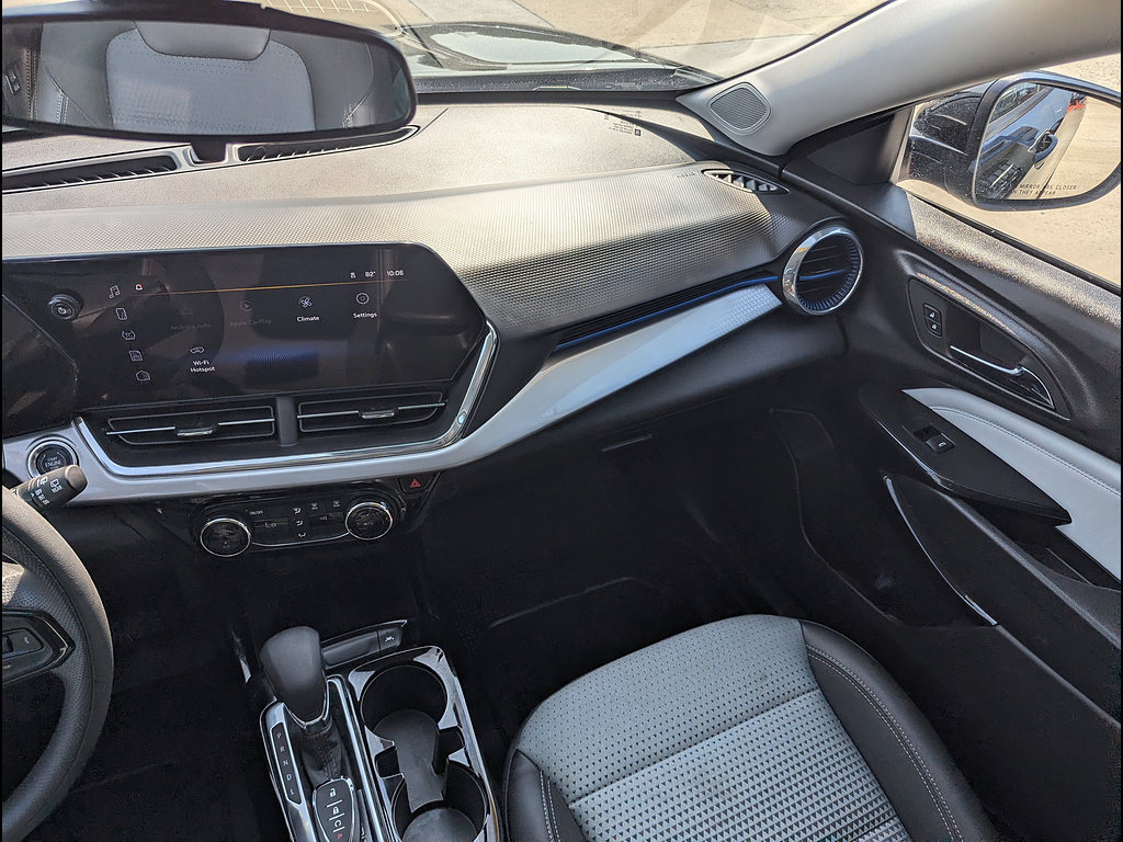 Used 2025 Chevrolet Trax LT FWD image 25