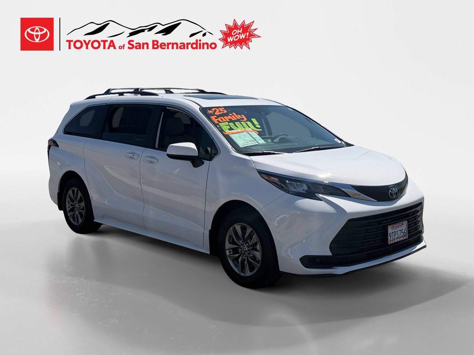 Used 2025 Toyota Sienna LE w/ LE Plus Package FWD image 7