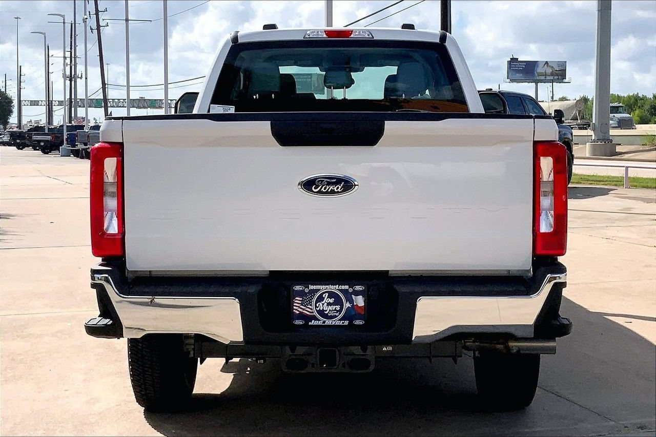 New 2026 Ford F250 XL w/ FX4 Off-Road Package AWD/4WD image 4