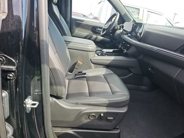 Used 2025 Chevrolet Tahoe LT image 9