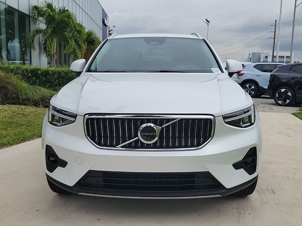 Used 2023 Volvo XC40 B4 Plus w/ Driver Assist Package image 2