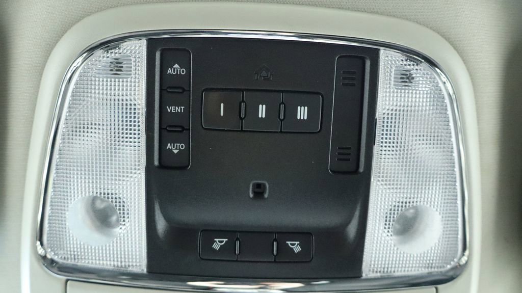 Used 2012 Jeep Grand Cherokee Laredo image 39