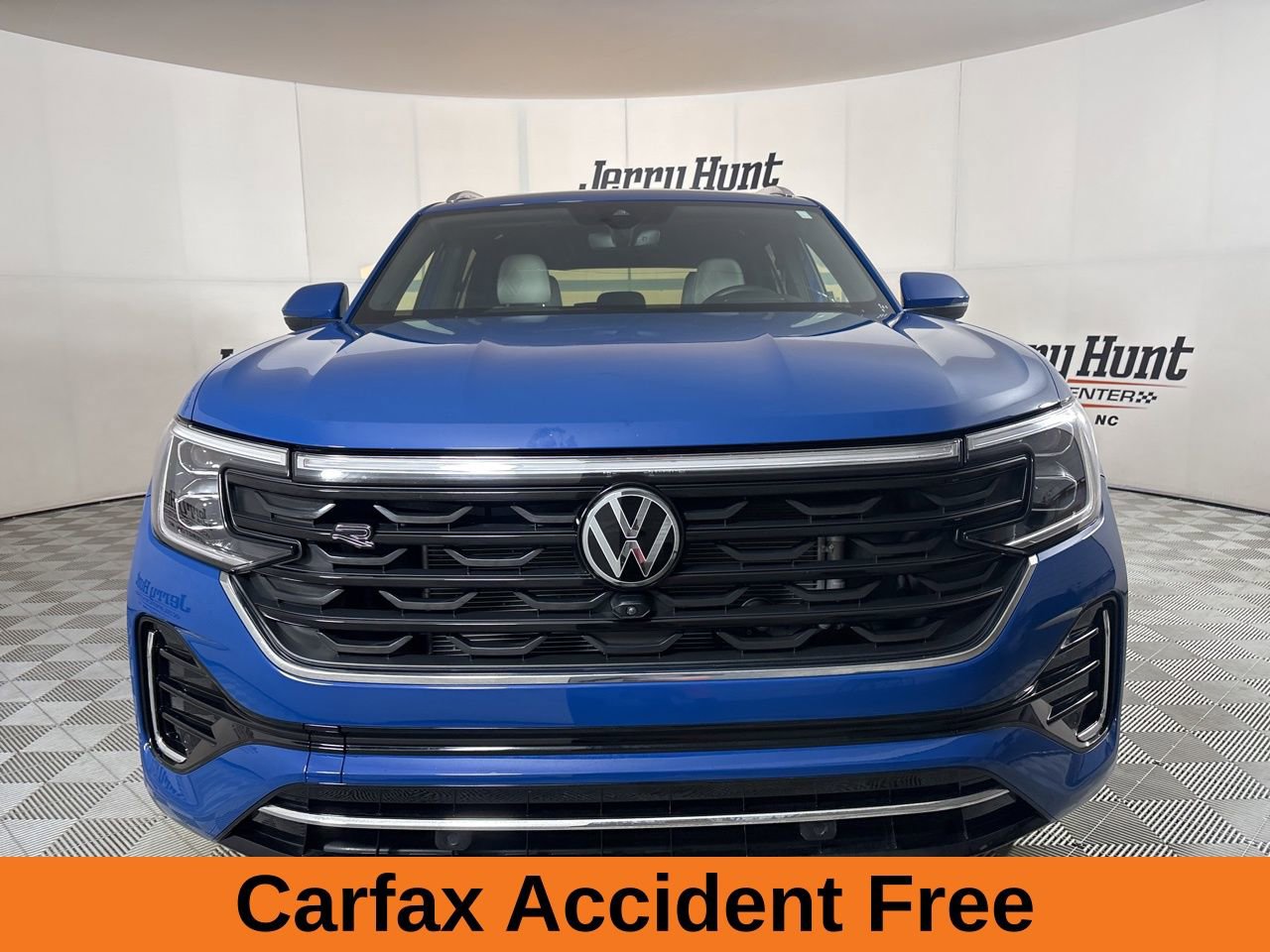 Used 2025 Volkswagen Atlas Cross Sport SEL Premium R-Line image 3