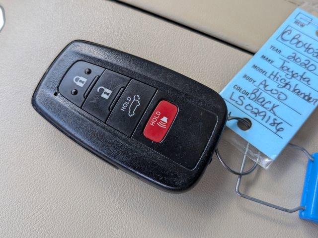 Used 2020 Toyota Highlander Limited image 29