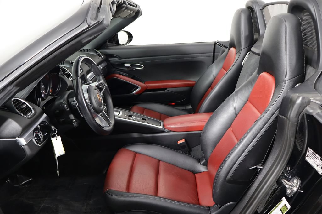 Used 2019 Porsche 718 Boxster RWD image 17