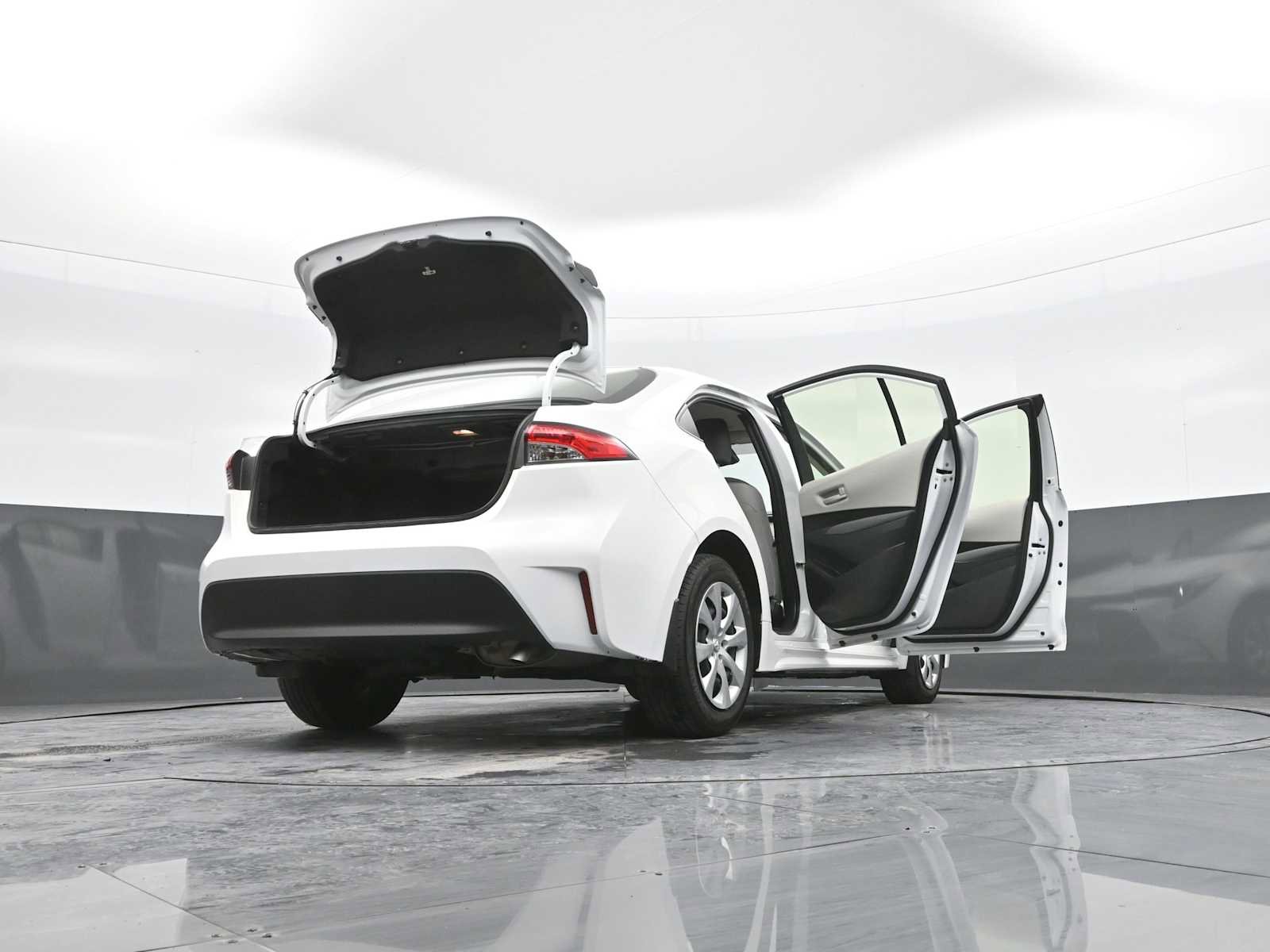 Used 2024 Toyota Corolla LE image 31