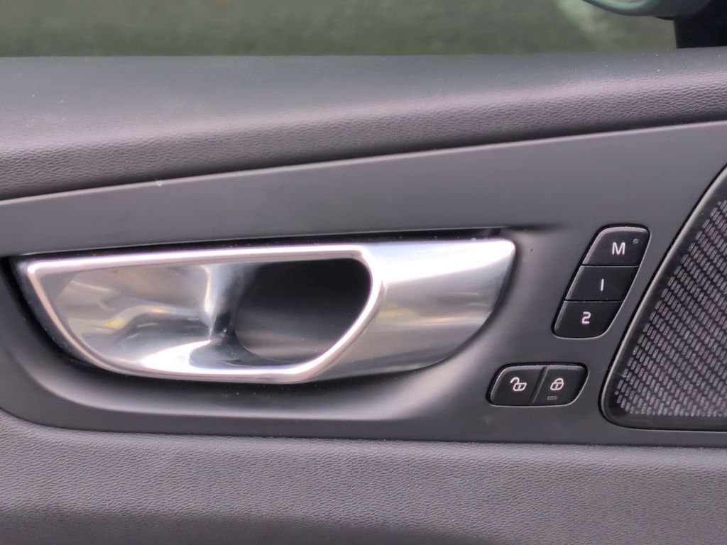 Used 2022 Volvo XC60 B5 Inscription w/ Advanced Package image 26