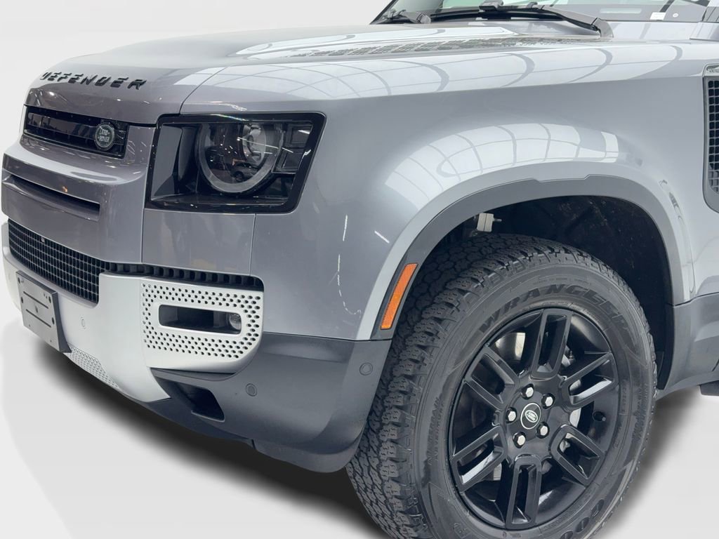 Used 2023 Land Rover Defender 110 SE image 6