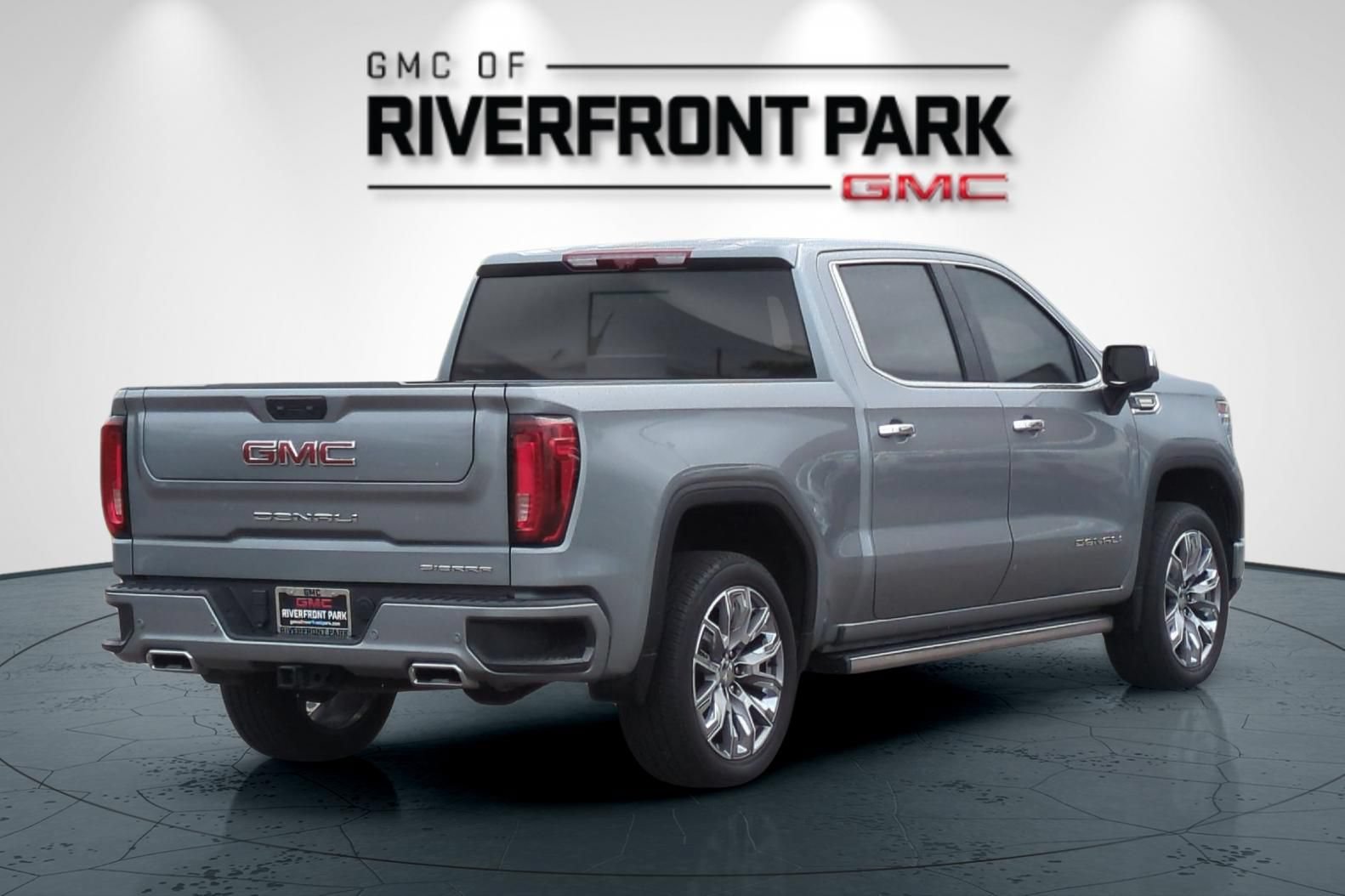 Used 2024 GMC Sierra 1500 Denali w/ Denali Reserve Package AWD/4WD image 4