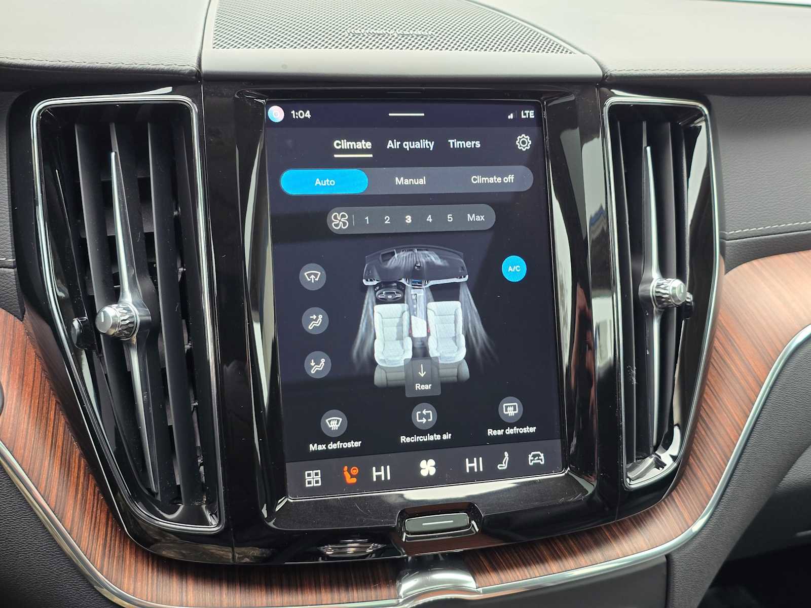 Certified 2023 Volvo XC60 B5 Ultimate image 25