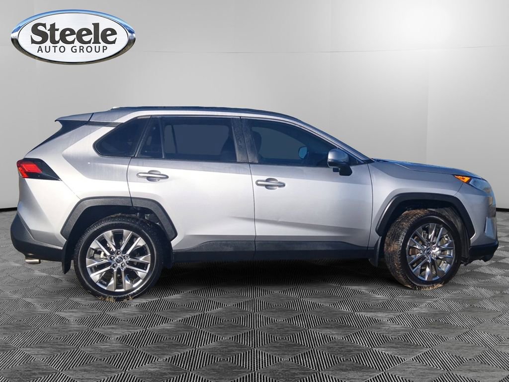 Used 2021 Toyota RAV4 XLE Premium image 6