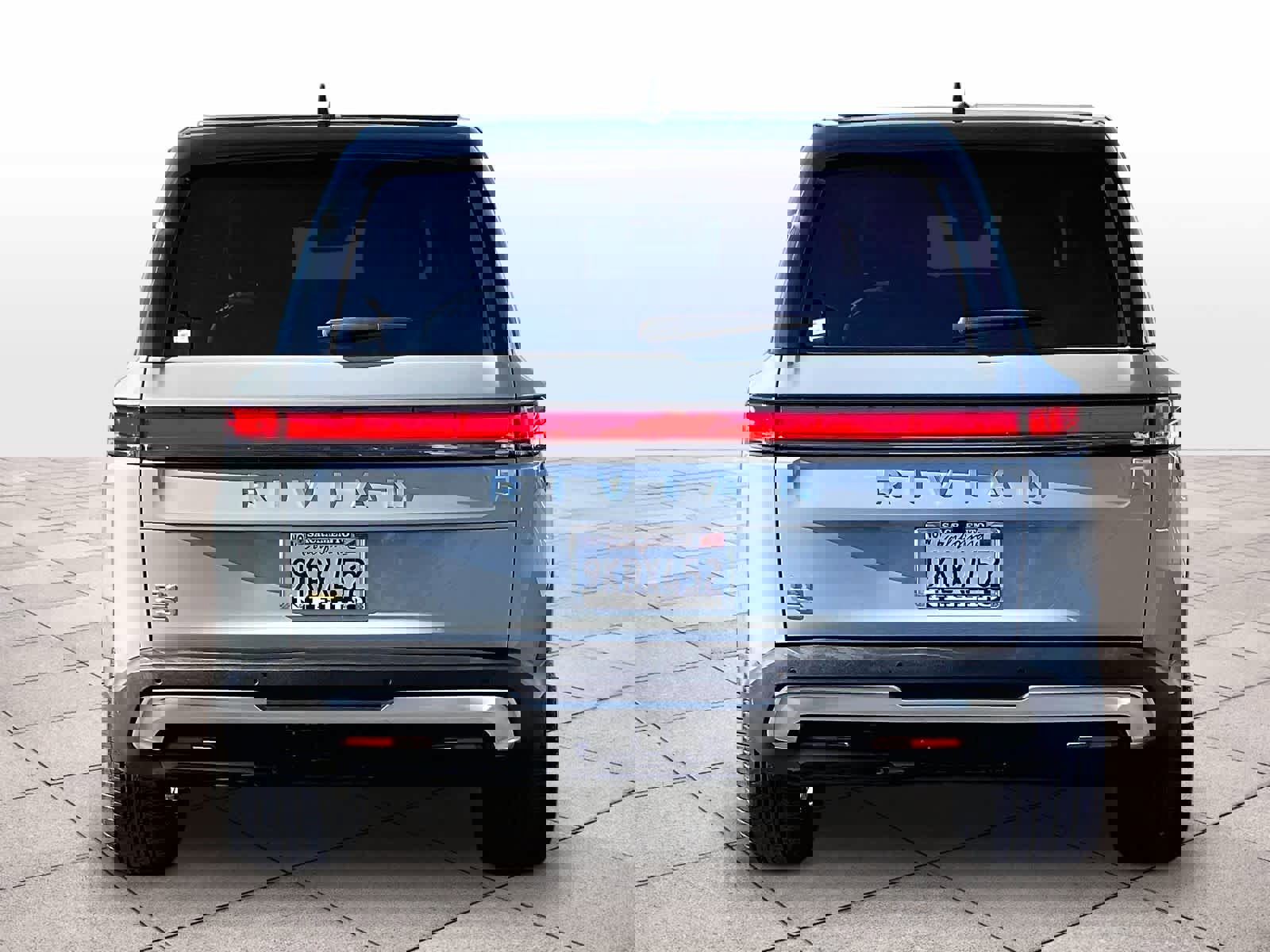 Used 2023 Rivian R1S Adventure image 5