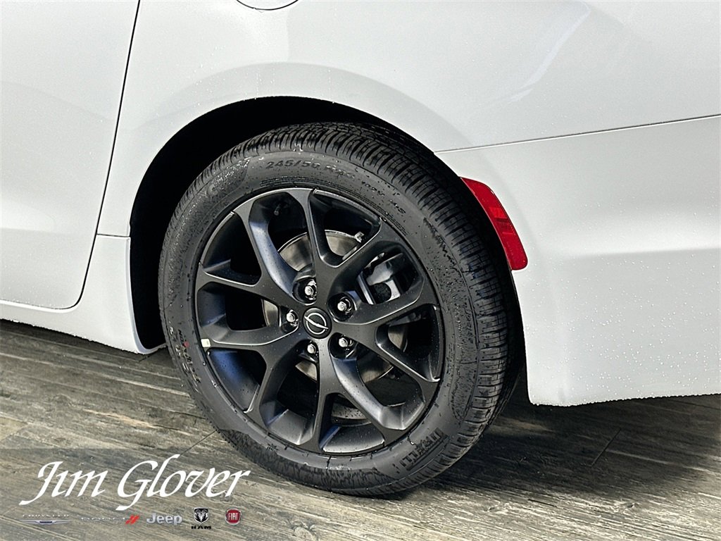 New 2026 Chrysler Pacifica Limited w/ S Appearance Package image 12