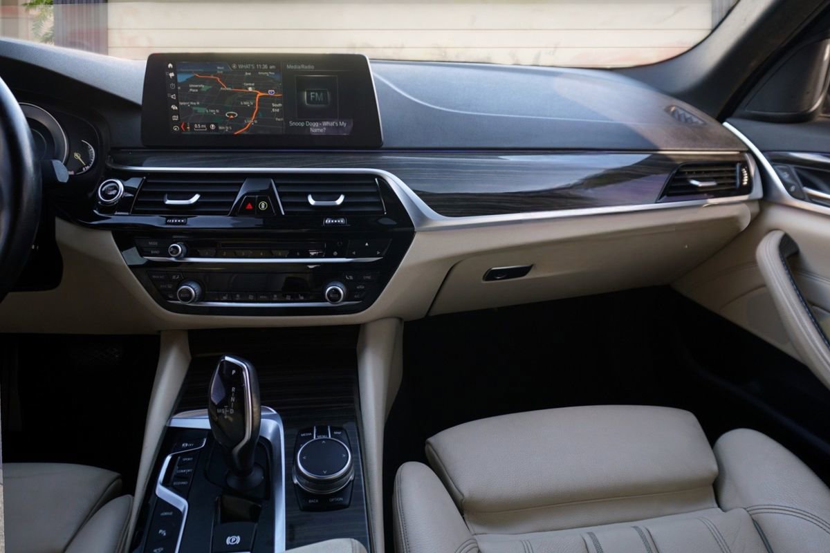 Used 2018 BMW 530e xDrive image 23