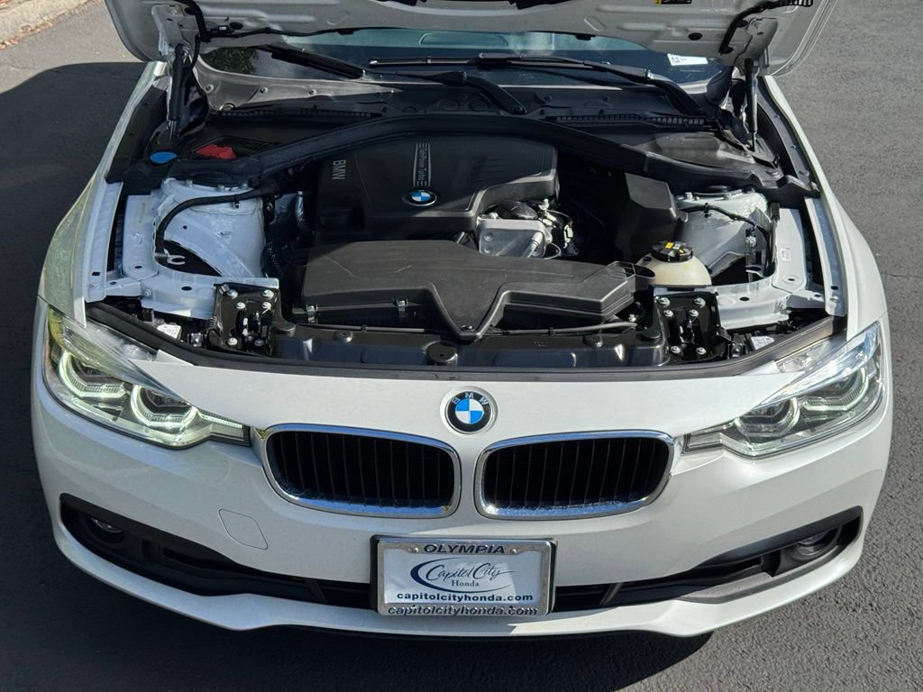 Used 2018 BMW 320i xDrive Sedan w/ Premium Package AWD/4WD image 39