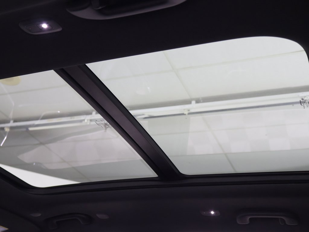 Used 2022 Jeep Grand Cherokee Overland w/ Luxury Tech Group IV image 26