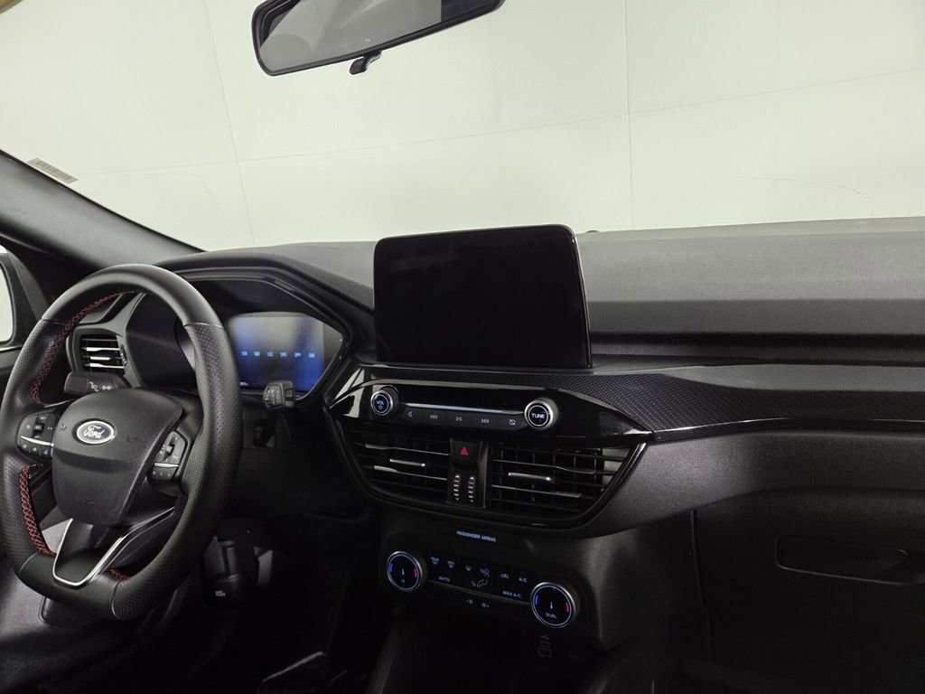 Used 2025 Ford Escape ST-Line image 30