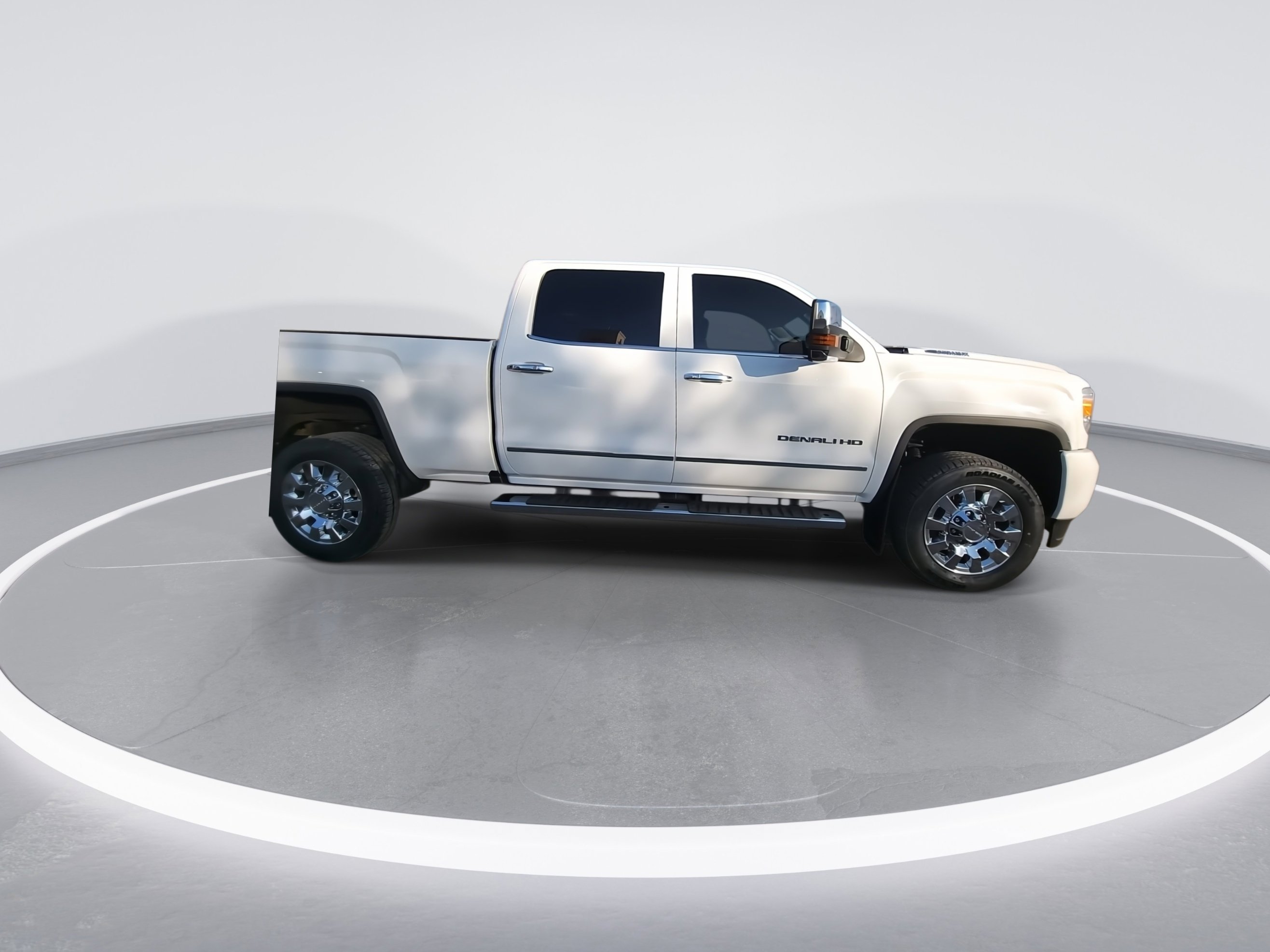 Used 2019 GMC Sierra 2500 Denali image 2