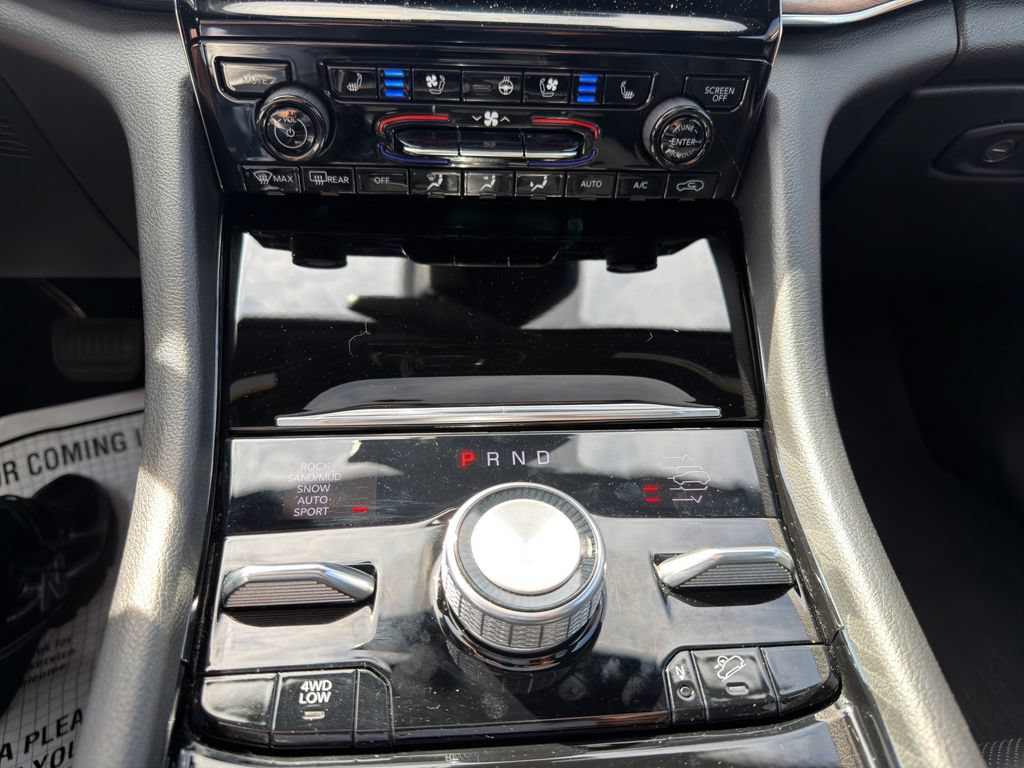 Used 2023 Jeep Grand Cherokee Summit AWD/4WD image 30