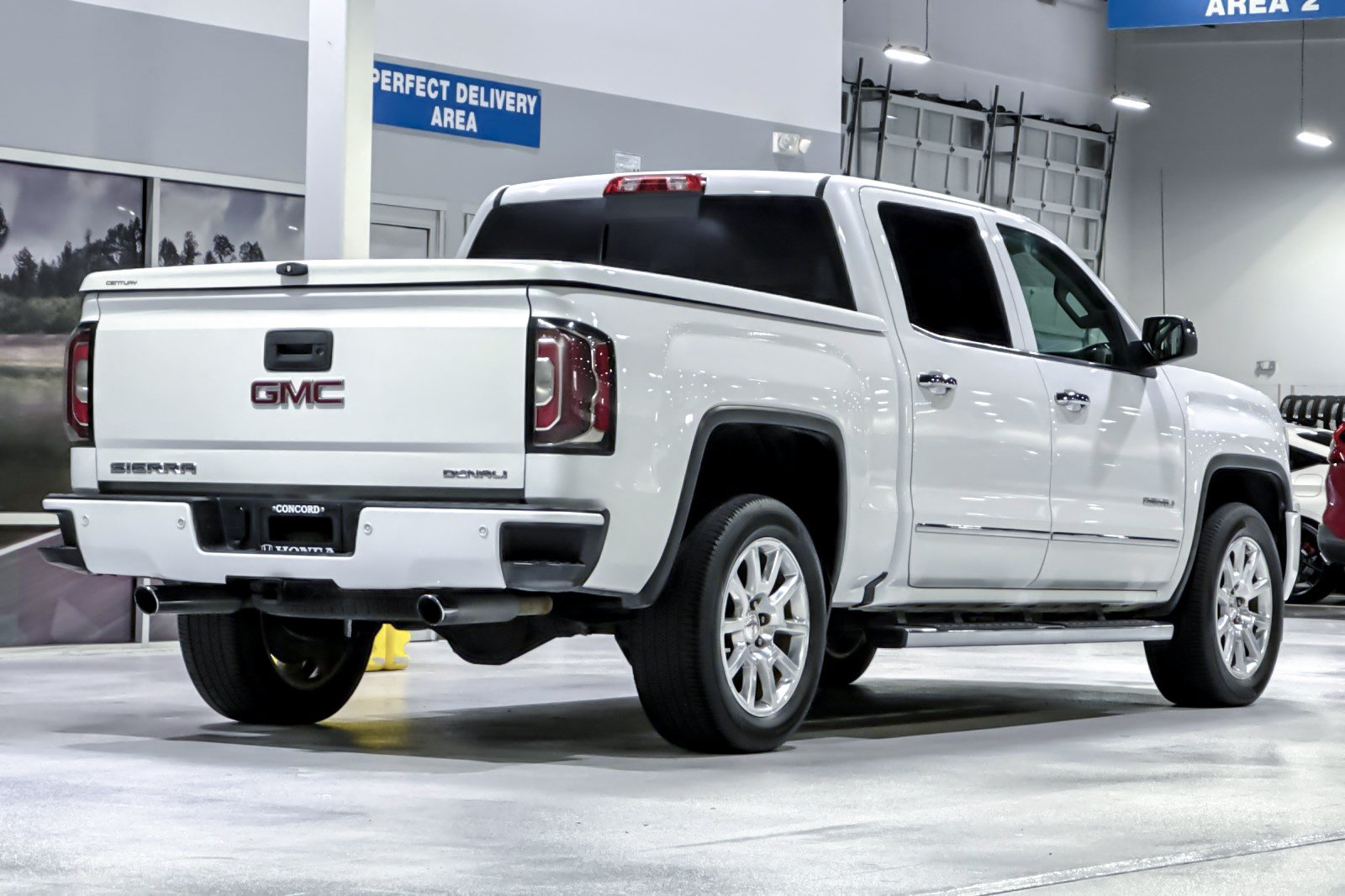 Used 2016 GMC Sierra 1500 Denali w/ Enhanced Driver Alert Package AWD/4WD image 9