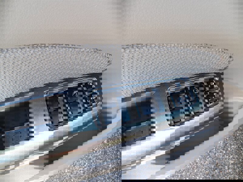 Used 2011 Subaru Forester 2.5X Premium w/ All-Weather Pkg AWD/4WD image 17