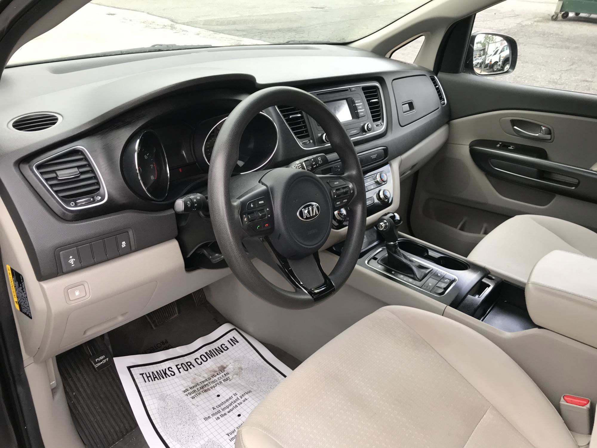 Used 2016 Kia Sedona LX w/ LX Convenience Package FWD image 10