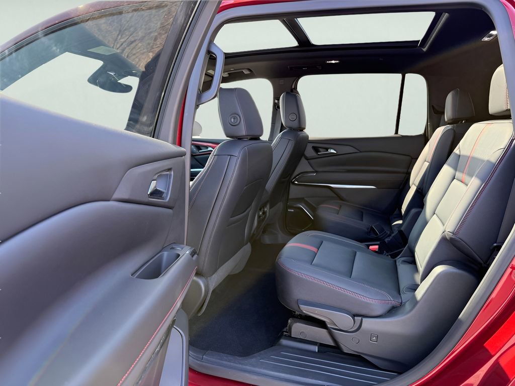 Used 2025 Chevrolet Traverse RS w/ LPO, Floor Liner Package AWD/4WD image 39