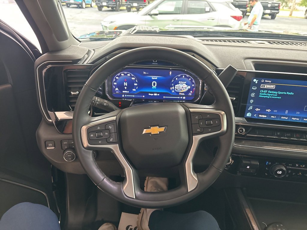 Used 2024 Chevrolet Silverado 2500 LTZ w/ LTZ Convenience Package image 9