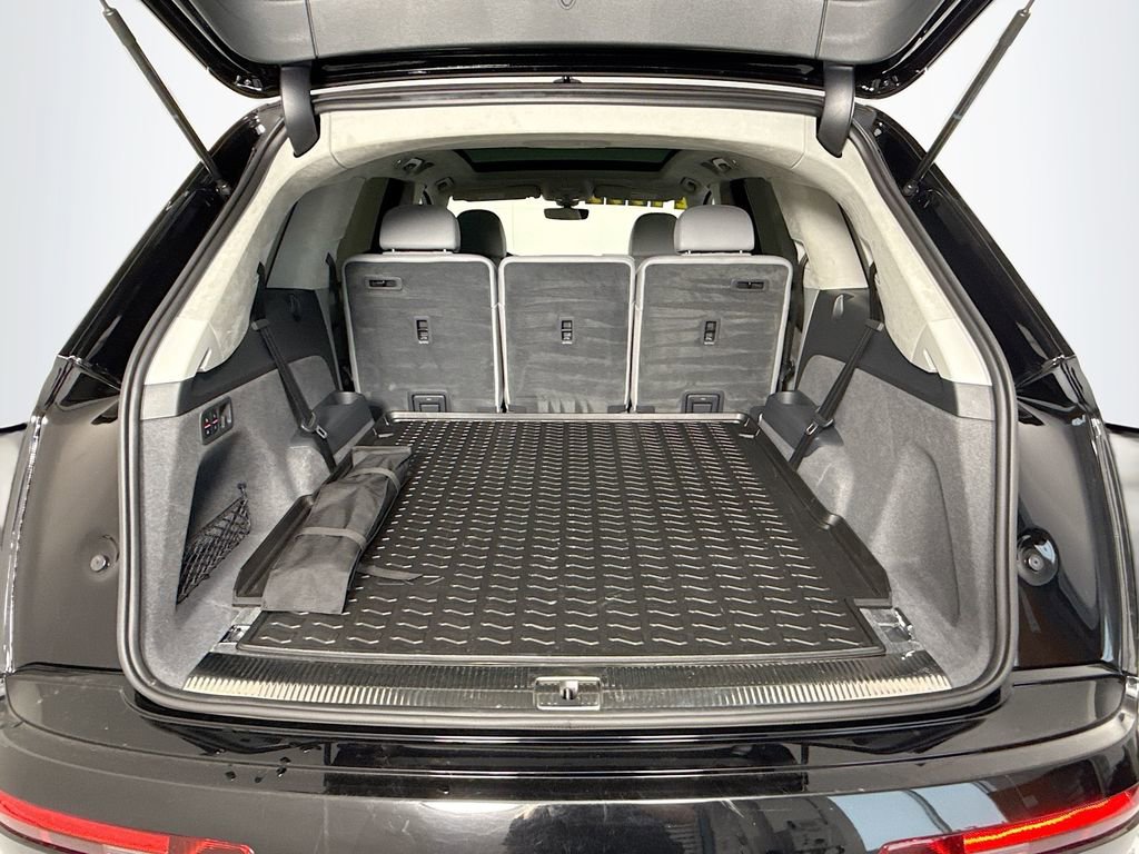 Used 2018 Audi Q7 3.0T Prestige w/ Prestige Package image 30