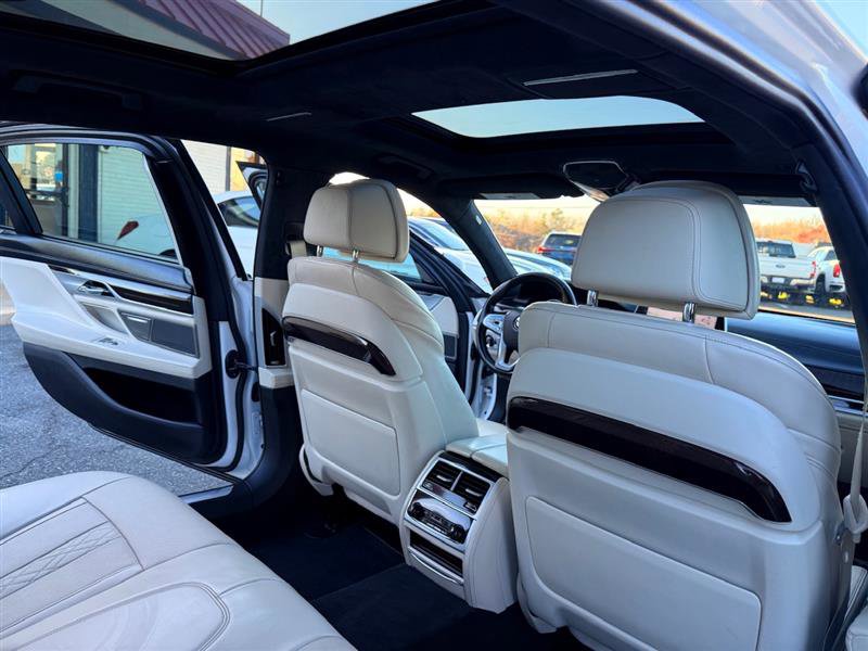 Used 2018 BMW 750i image 22