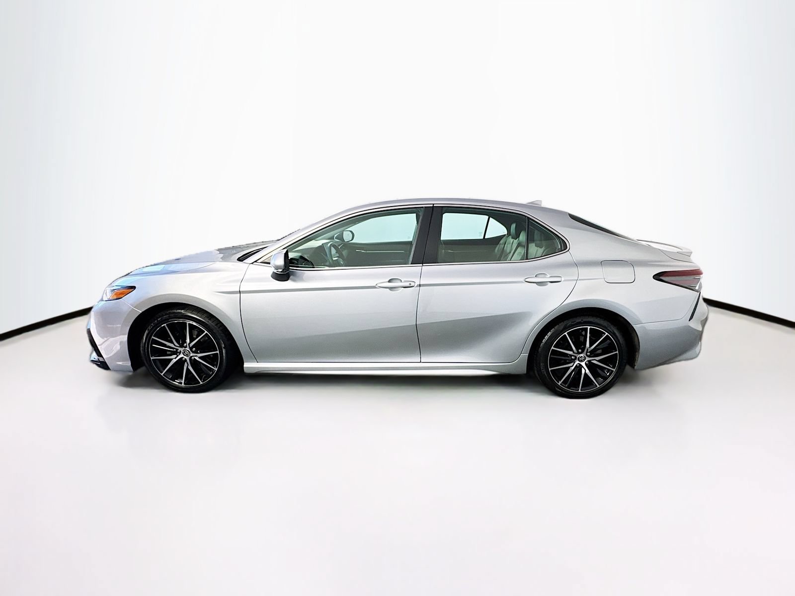 Certified 2022 Toyota Camry SE FWD image 4