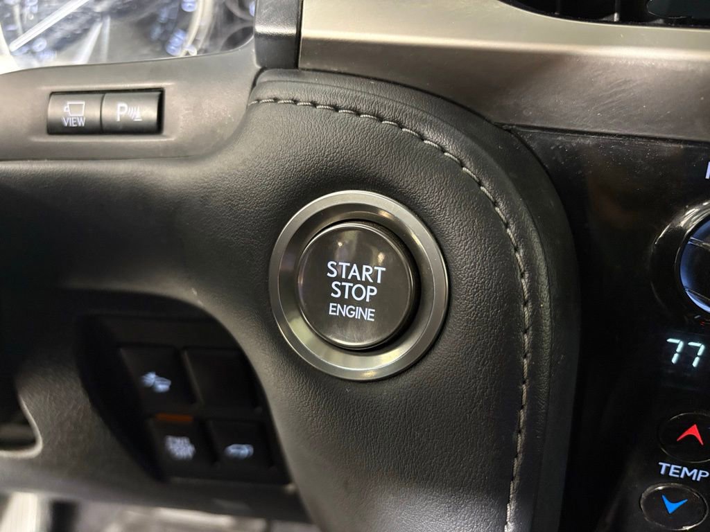 Used 2021 Lexus LX 570 4WD w/ Luxury Package image 22