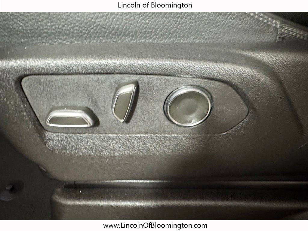 Used 2025 GMC Yukon Denali AWD/4WD image 39