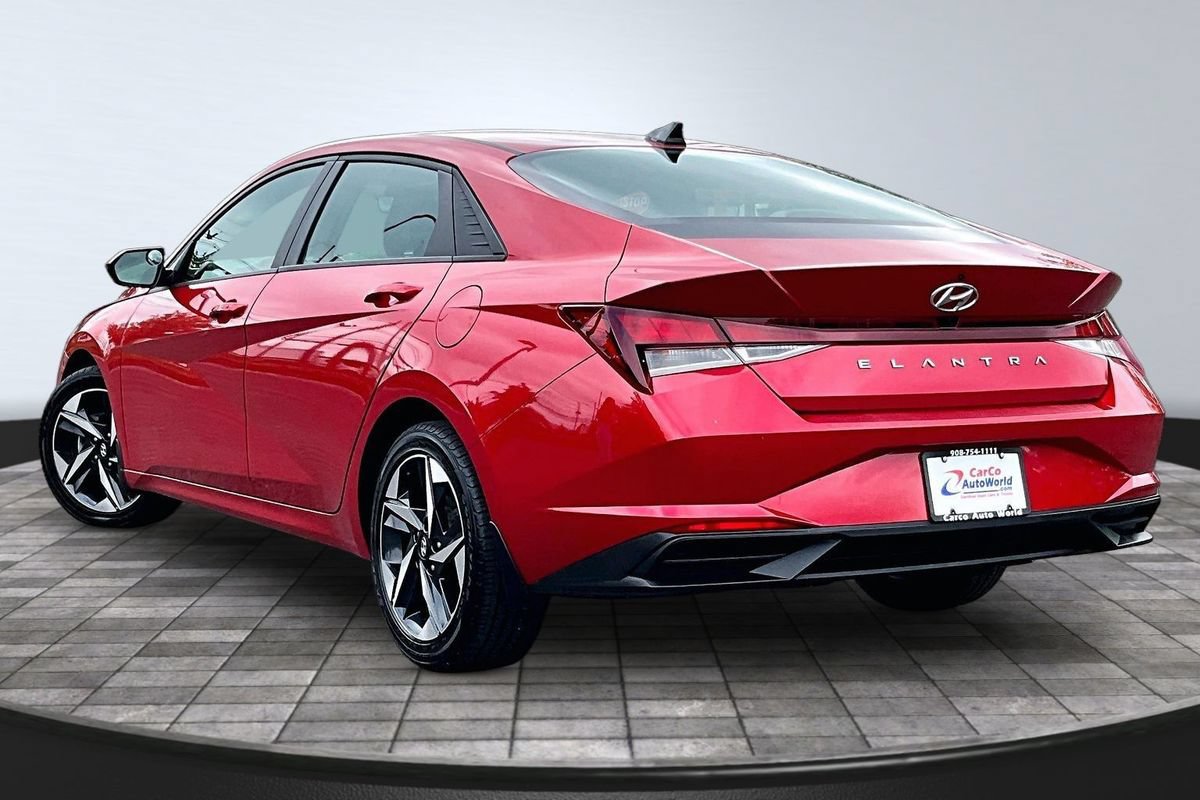 Used 2023 Hyundai Elantra SEL w/ Convenience Package FWD image 7