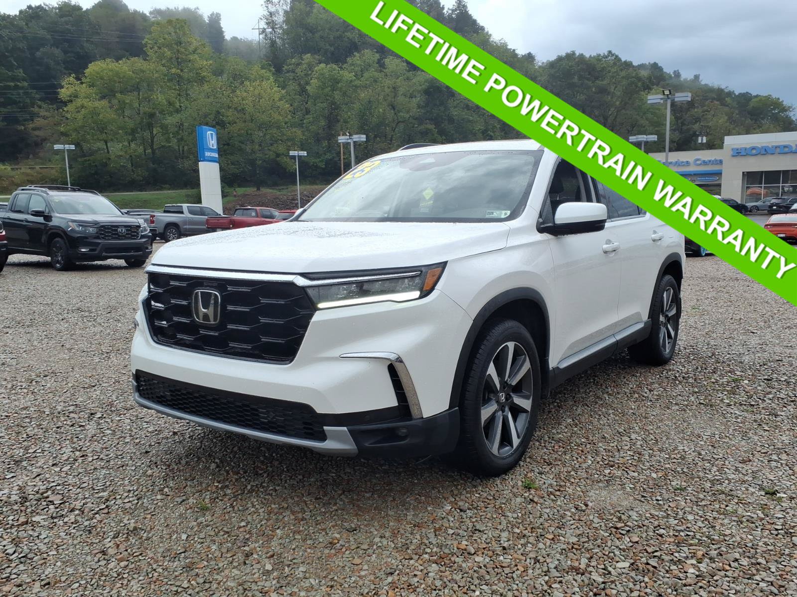 Used 2023 Honda Pilot Touring image 1
