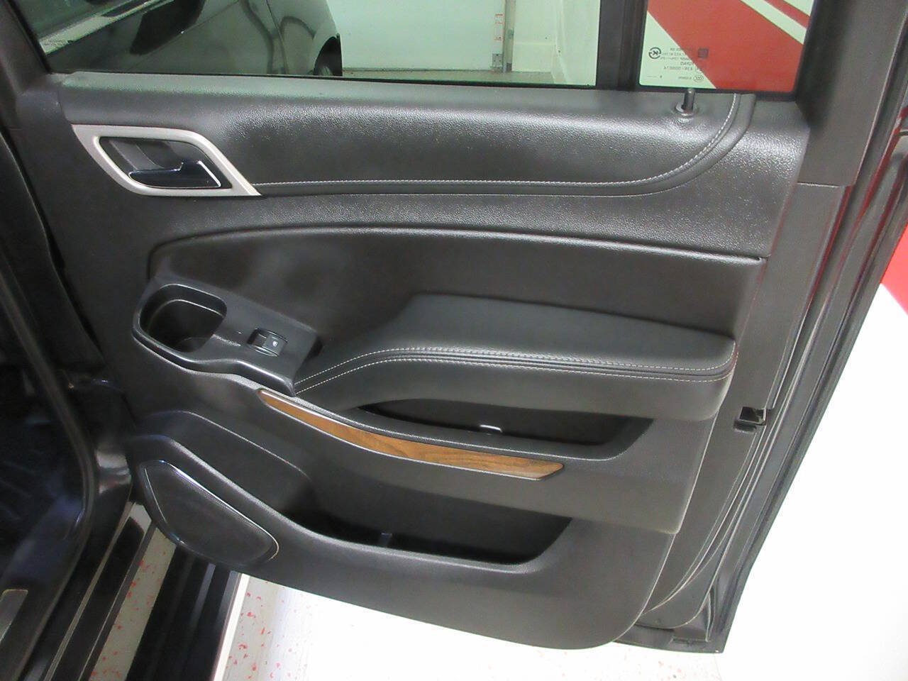 Used 2020 GMC Yukon XL Denali w/ Denali Premium Package AWD/4WD image 40