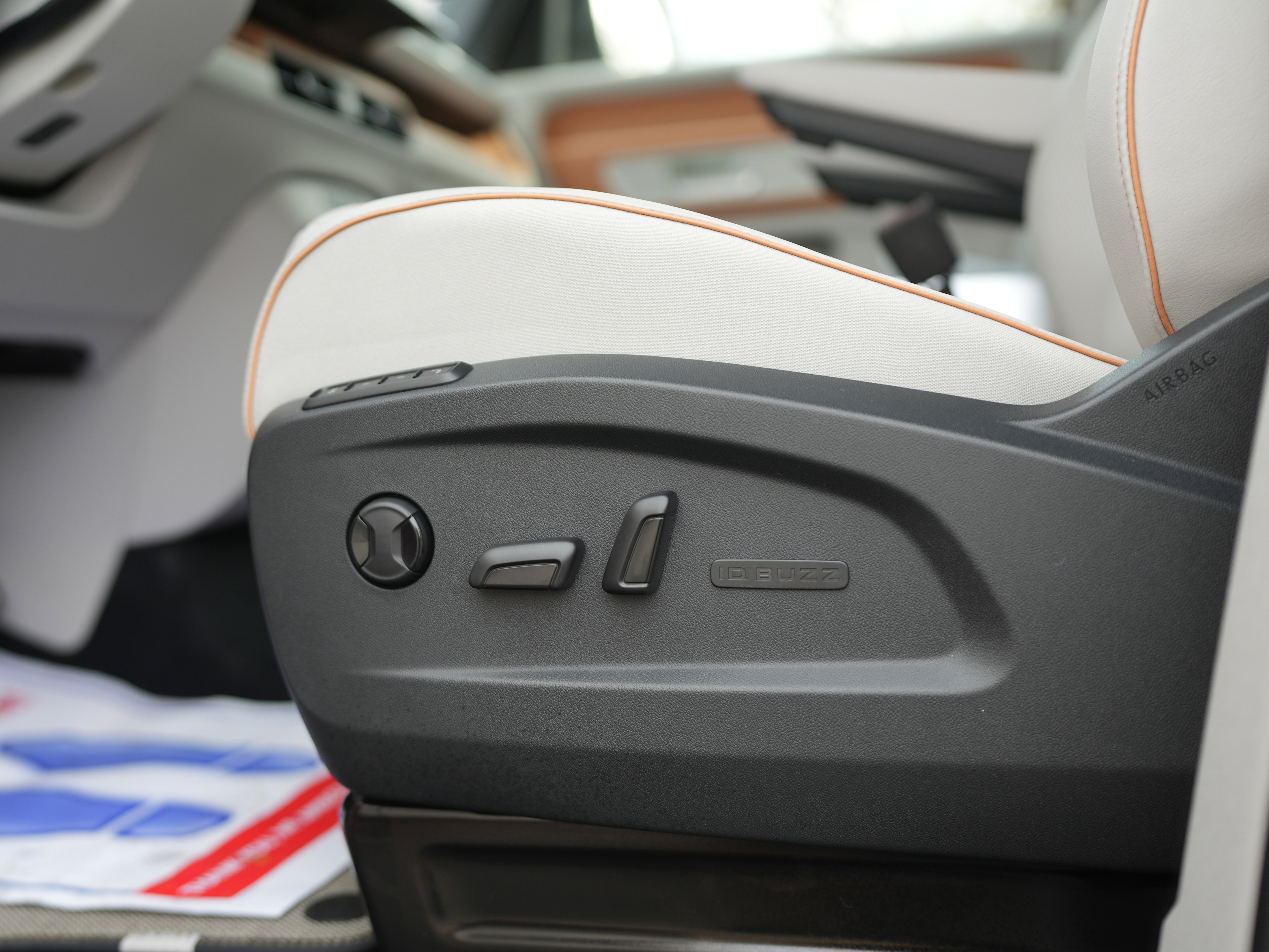 New 2025 Volkswagen ID. Buzz Pro S Plus image 36