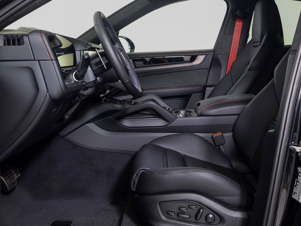 New 2026 Porsche Cayenne GTS image 4